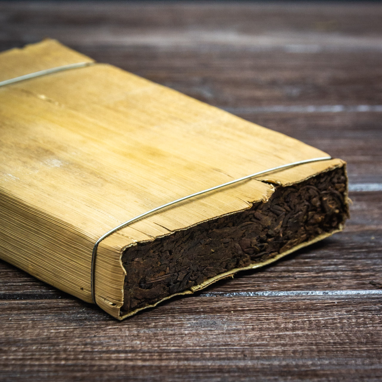 Шу Пуэр в пальмовых листьях 250 грамм 2009 год, Картинка